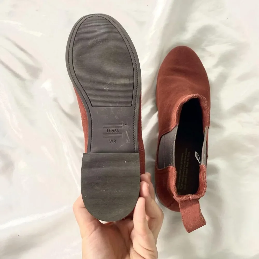 TOMS Ella Suede Ankle Chelsea Boot Hibiscus Burned Red Burgundy US 8 EUC